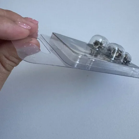 Platube CZ Light-Up Earrings – LED Stud Earrings – New in Package - Picture 3 of 3